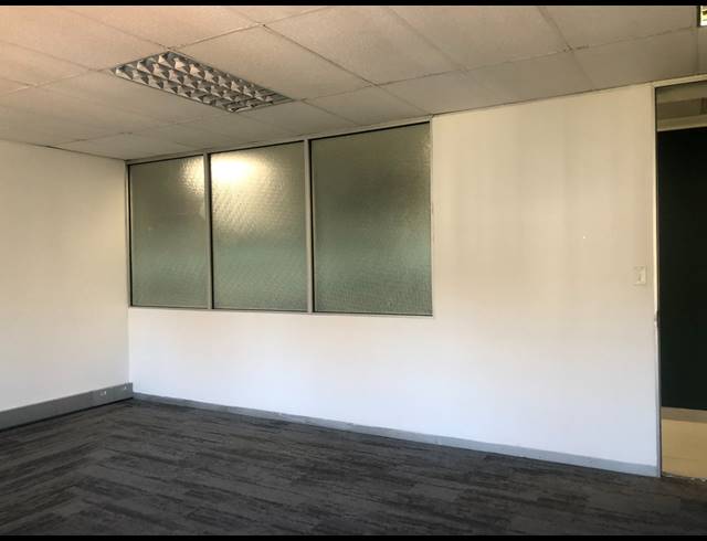 43M² OFFICE TO LET IN HYDE PARK